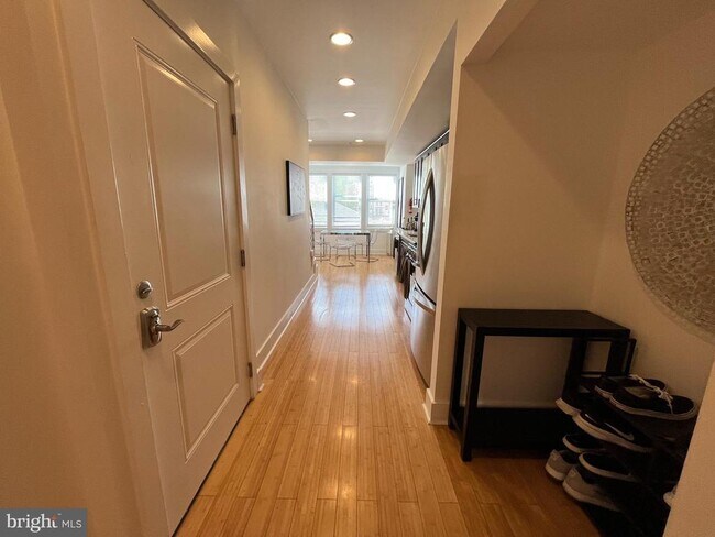 Building Photo - 1013 V St NW