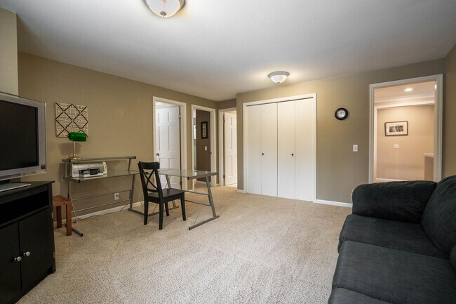 Building Photo - 3Bd/2.5Ba Sammamish House