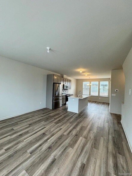 Building Photo - 2151 Park Dr