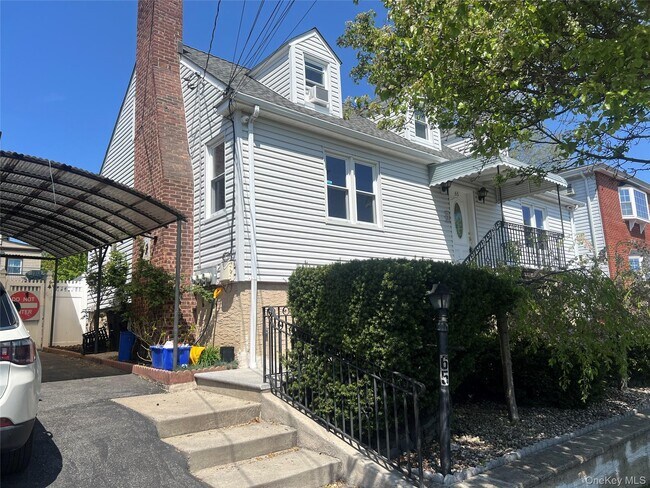 Building Photo - 65 Tower Pl