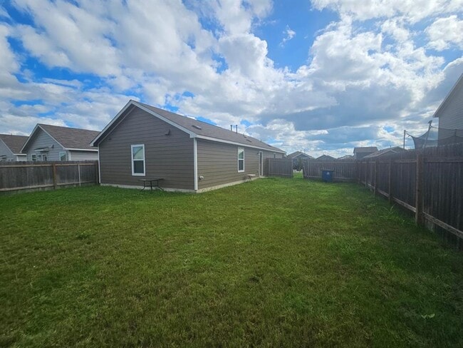 Building Photo - 2318 Tornado Aly