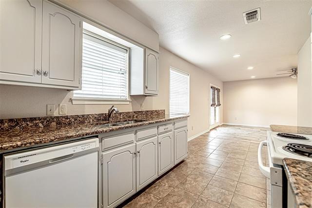 Building Photo - 208 Chevy Chase Dr