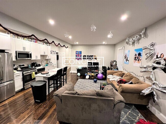 Building Photo - 91 Hillside St