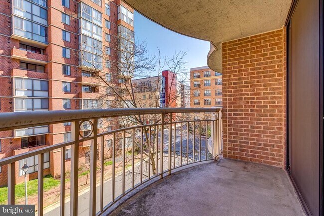 Building Photo - 1200 Braddock Pl