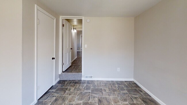 Building Photo - 219 N Institute St