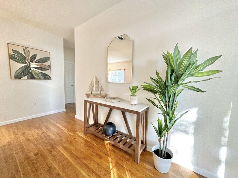 Building Photo - 106 Georgie St