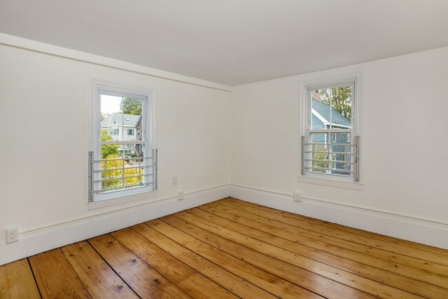 Building Photo - 26 Cabot St