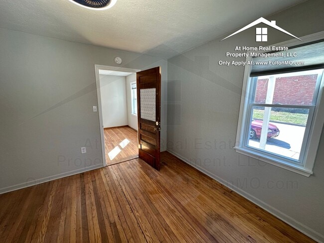 Building Photo - 1209 E Ash St