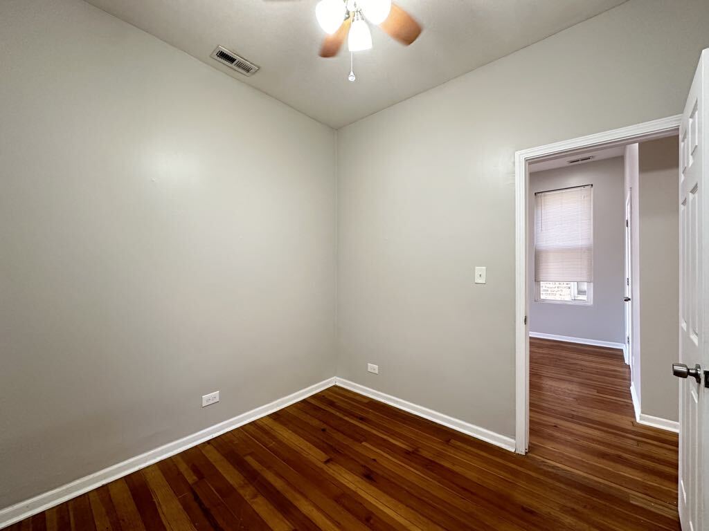 Building Photo - 2049 W Fullerton Ave