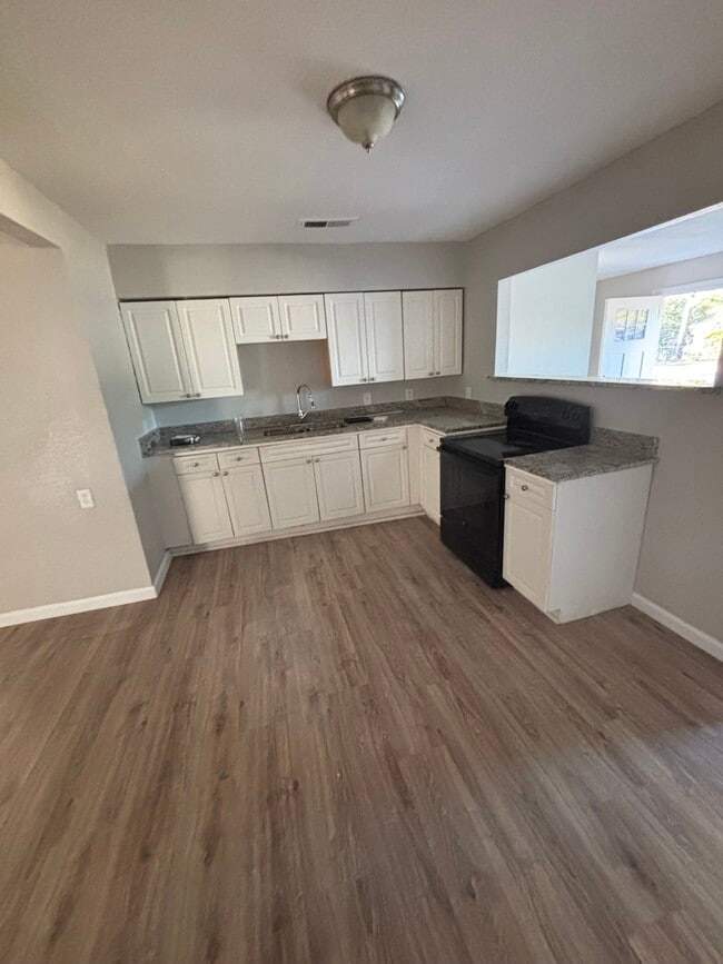 Building Photo - 1314 Dewberry St