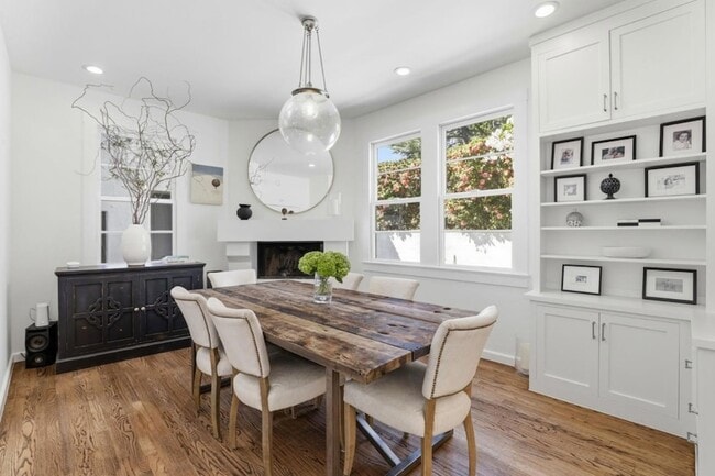 Building Photo - 566 E Crescent Dr