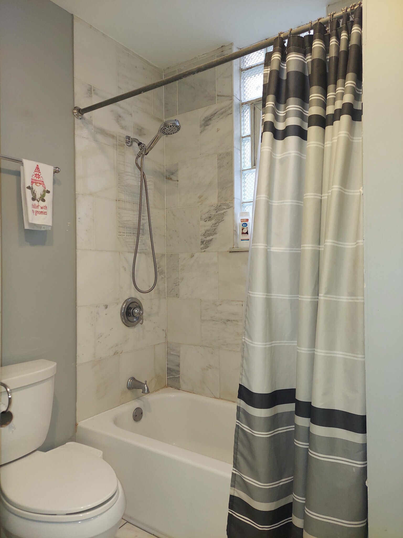 Building Photo - 1832 W Addison St