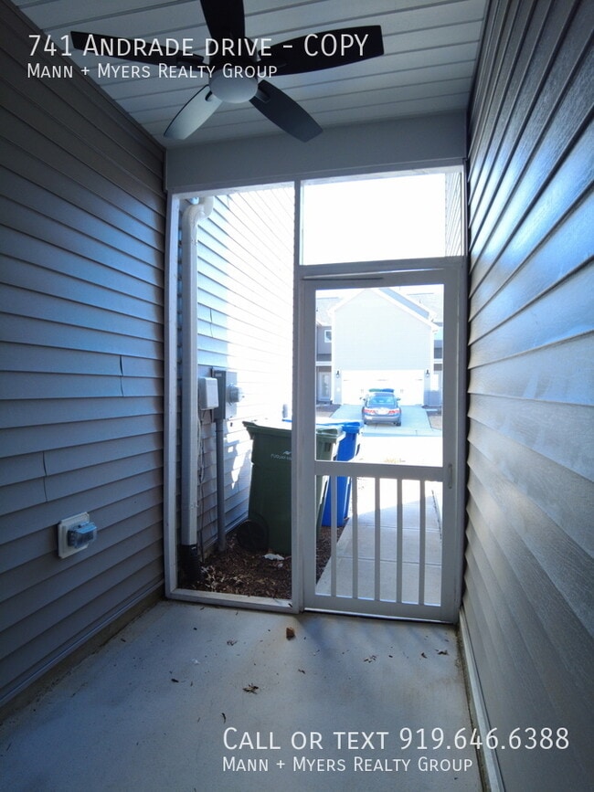 Building Photo - 741 Andrade Dr