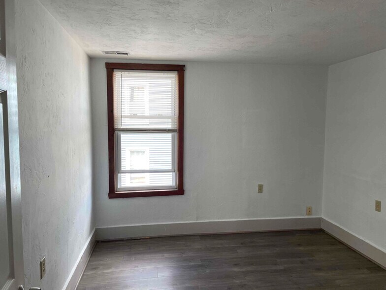 Building Photo - 69 Gage St