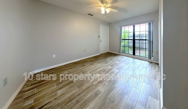 Building Photo - 601 Stone Dr