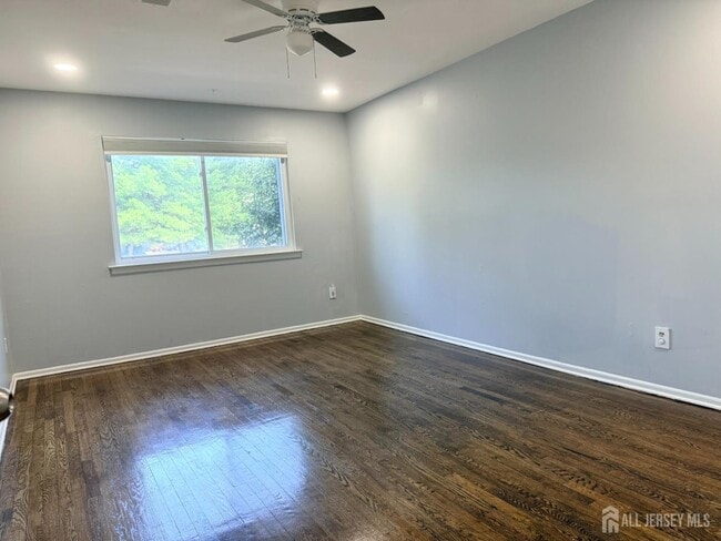 Building Photo - 128 College Dr
