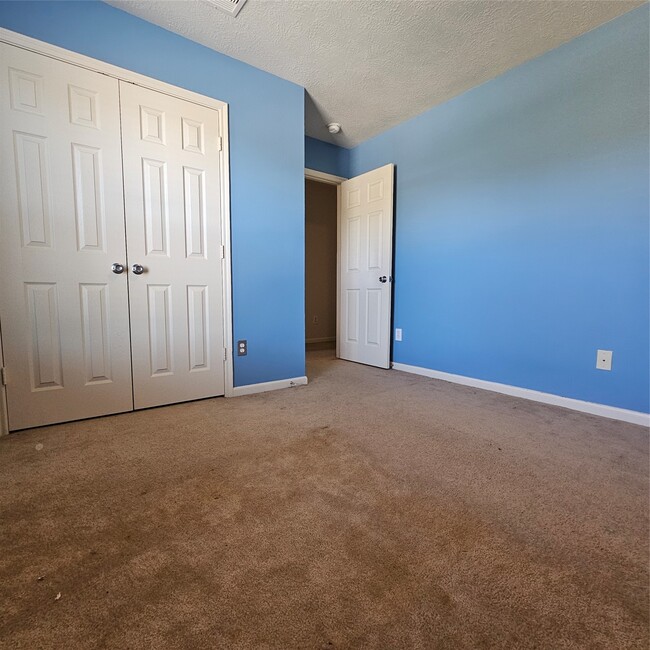 Building Photo - 11727 Madison Oak St