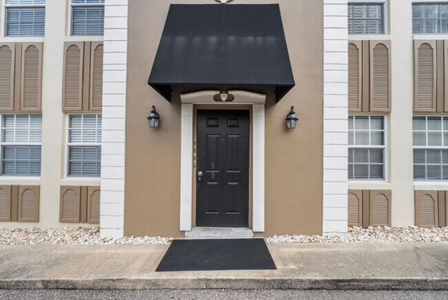 Building Photo - Orlando - 2 Bedroom, 1 Bathroom - $1995.00
