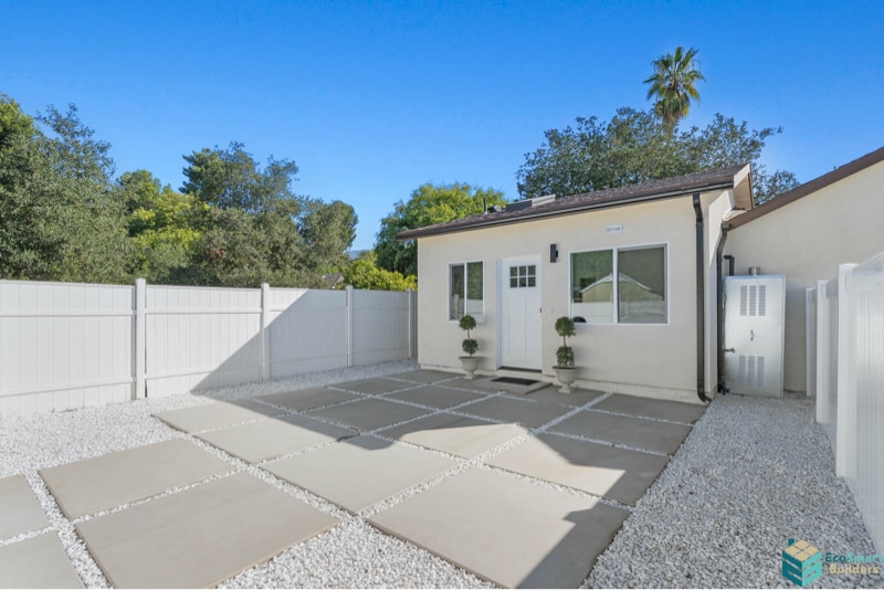 Building Photo - 223 E Cherry Ave