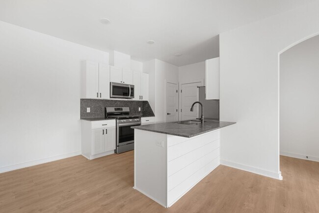 Building Photo - !Abbington Subdivision! $1000 MOVE IN SPECIAL