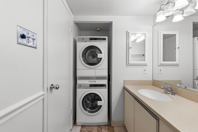 Building Photo - All Utilities Included! Bright Logan Circle 1BR/1BA Condo with Rooftop Views
