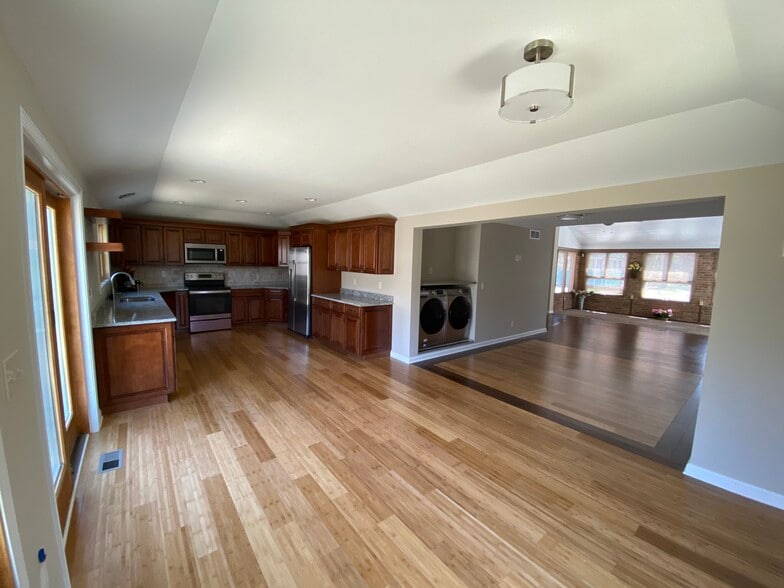 Upper level - 1301 Jones Dr