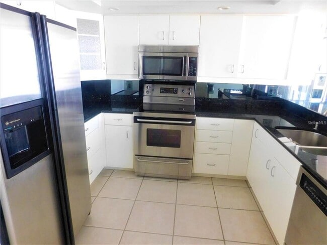 Building Photo - 627 Alhambra Rd