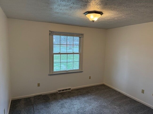 Building Photo - 3 Bedroom Jackson township Duplex