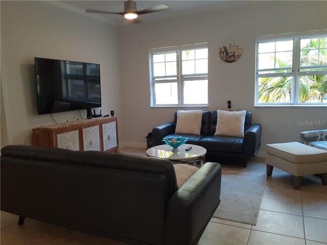 Building Photo - 1064 N Tamiami Trl