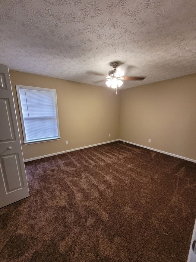 Building Photo - For Rent - Hart County - Fay Kight Circle - Three Bedroom and Two Bathroom Home