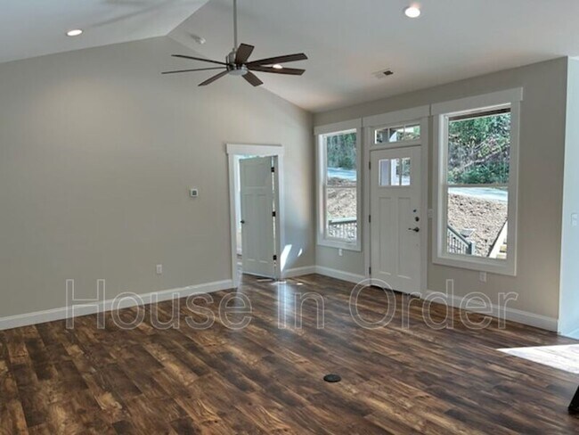 Building Photo - 203 Fletcher View Dr