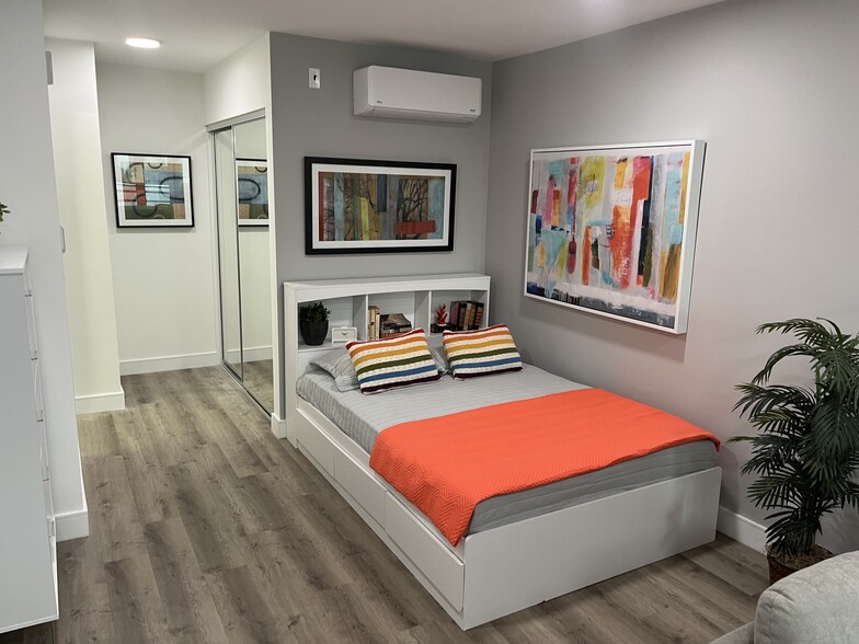 Building Photo - Kingsley Diplomat Apartments