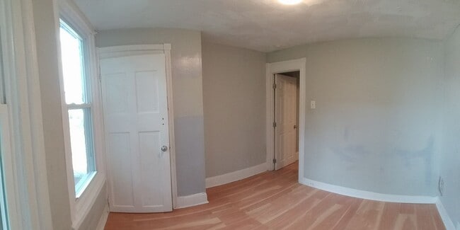 Building Photo - 3 Bedroom 1 Bath Home