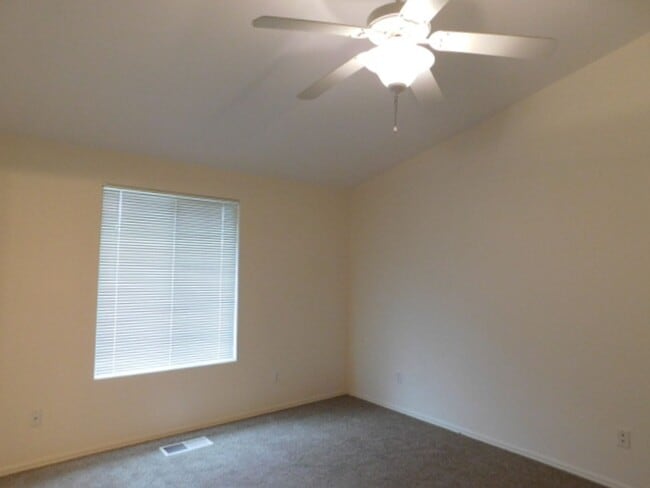 Building Photo - 3Bd/2Ba Single Story House - Available Soon!