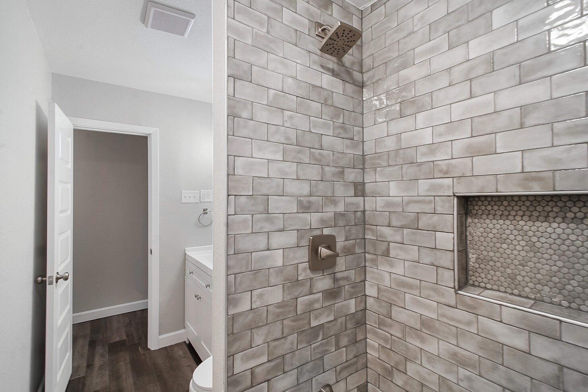 Building Photo - 813 S Valentine Dr