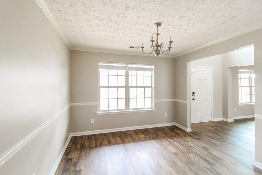 Building Photo - 525 McGiboney Ln