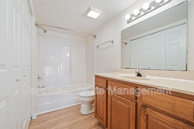 Building Photo - 121 Westview Dr