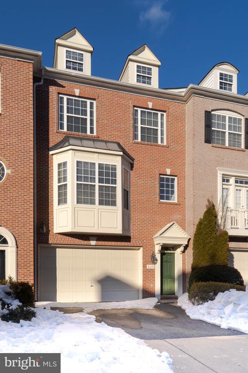 Building Photo - 4631 Carisbrooke Ln