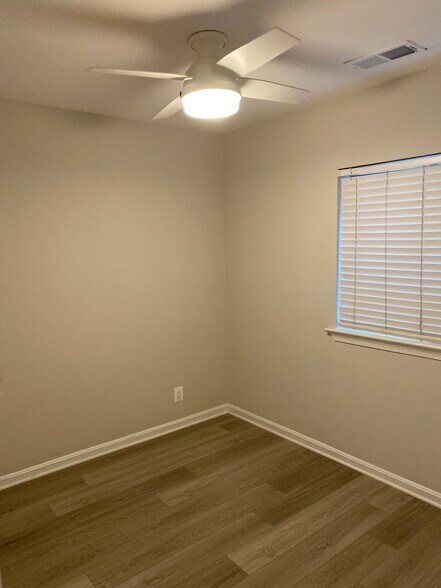 Bed room - 1085 Paper Mill Ct NW