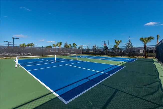 Building Photo - 627 SE Boboli Way