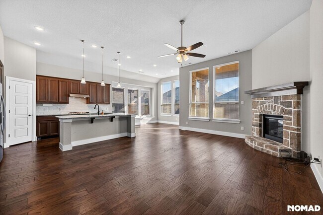 Building Photo - Spacious 4Bd/3Bath House in Little Elm