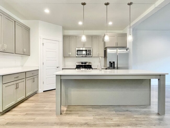 Building Photo - Beautiful Modern Townhome in American Fork!