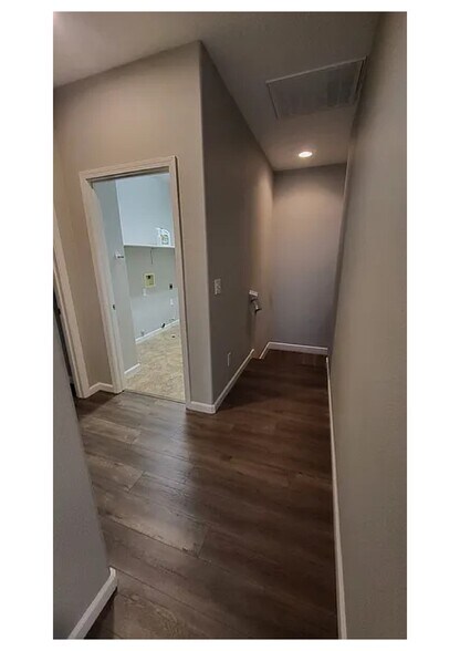 Building Photo - 1750 Bella Lago Dr