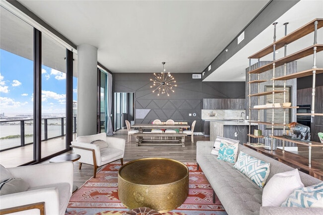 Building Photo - 480 NE 31st St