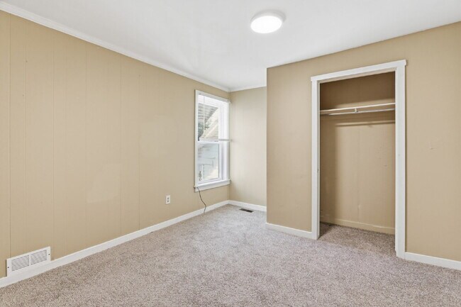 Building Photo - This well-maintained 4-bedroom, 2-bath duplex offers a spacious layout with all the comforts of h...