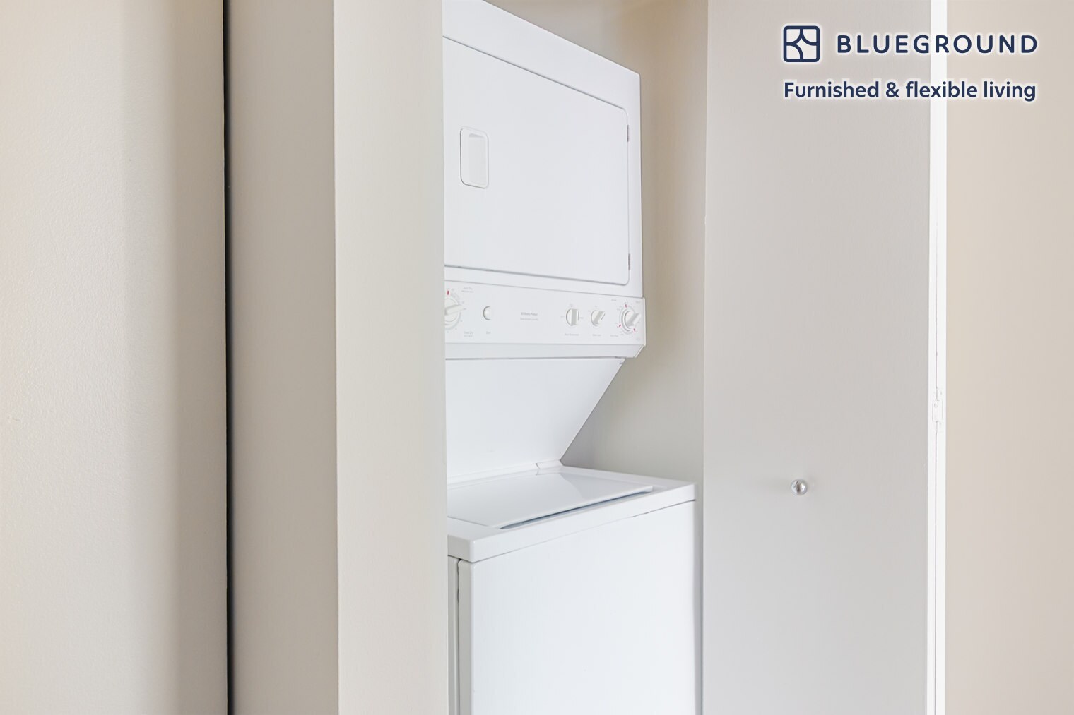 Building Photo - 255 W 94th St