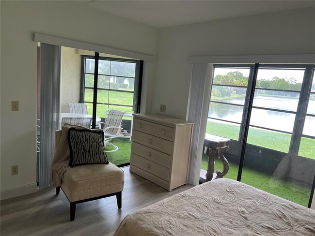 Building Photo - 333 Woodlake Wynde