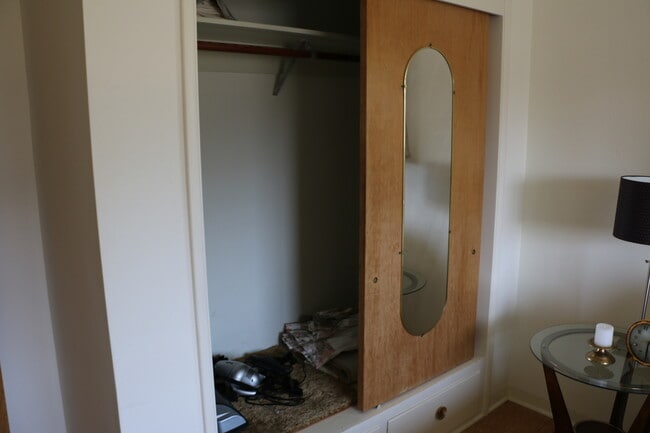 Building Photo - 2000 sq feet 5 bed 3 bath home close to Poly!!