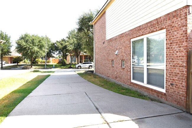 Building Photo - 17523 Driftwood Prairie Ln