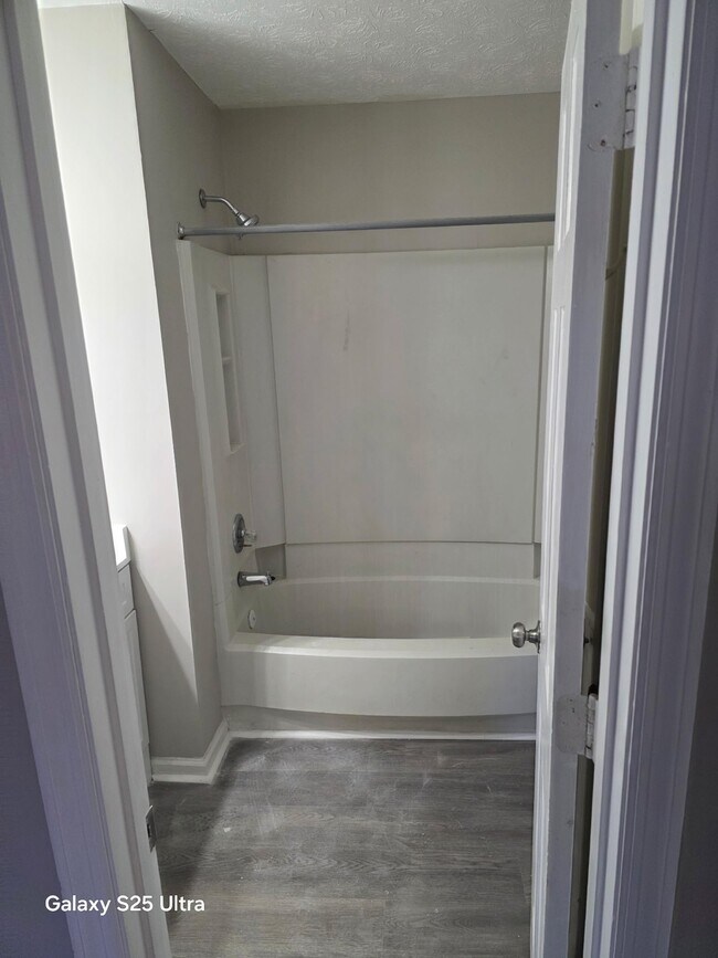 Building Photo - 900 Indian Lake Dr NW